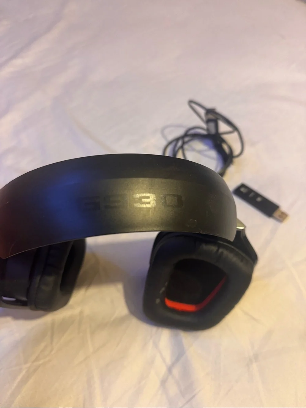 Logitech G930 Wireless Gaming Headset w/ USB Receiver Dongle & Charging Cable